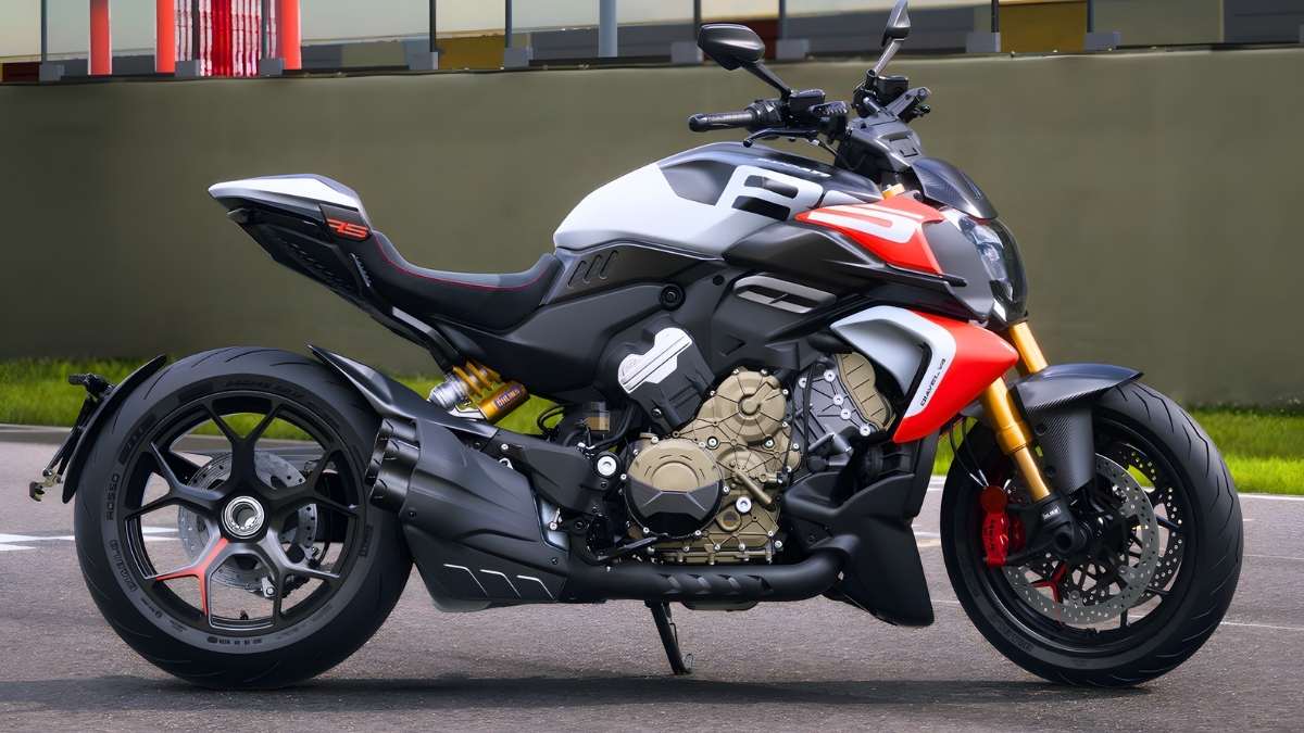 2025 Ducati Diavel V4 RS Roars In – Superbike Muscle Meets Cruiser Comfort